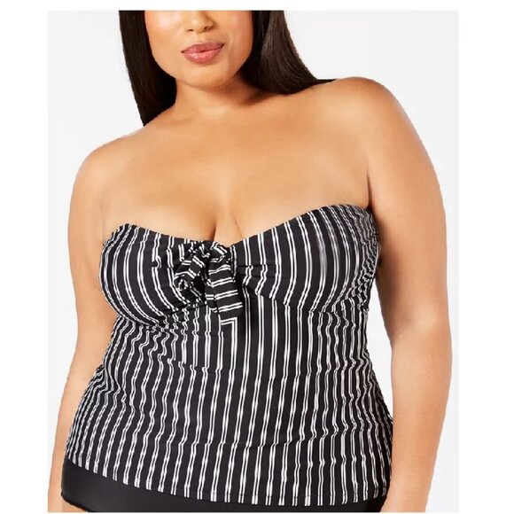 Raisins Curve Trendy Juniors' Top - Picture 1 of 10